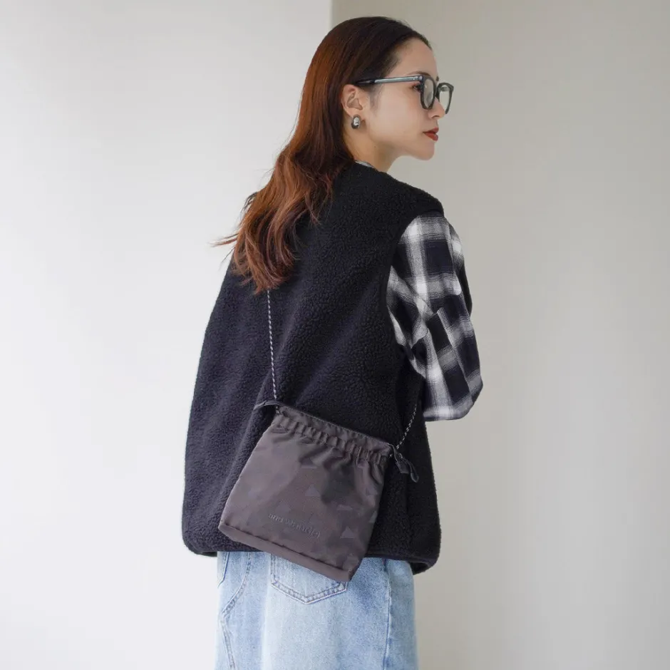 and_wander__triangle_jacquard_sakosh_14.webp Shoulder Bags^AND WANDER / Triangle Jacquard Sakosh