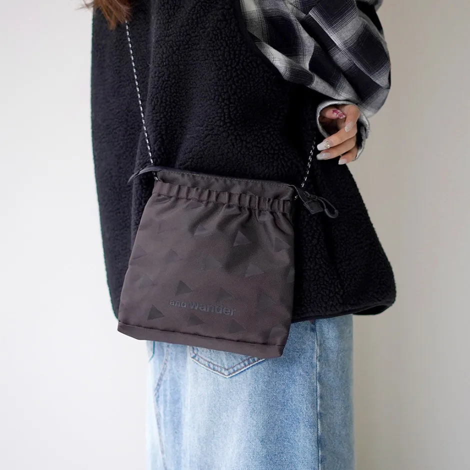 and_wander__triangle_jacquard_sakosh_7.webp Shoulder Bags^AND WANDER / Triangle Jacquard Sakosh