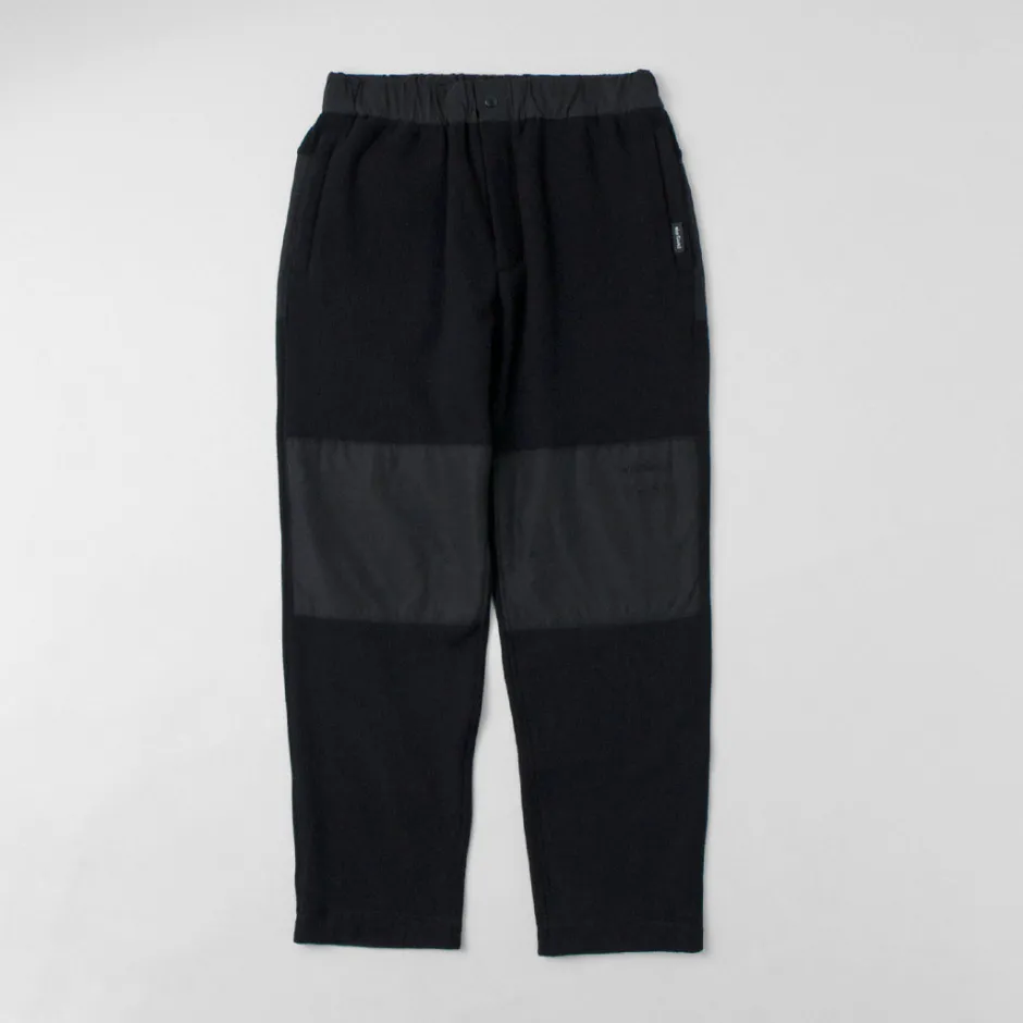 white_mountaineering__wild_things_collaboration_fleece_pants_3.webp Trousers^WHITE MOUNTAINEERING / WILD THINGS Collaboration Fleece Pants black